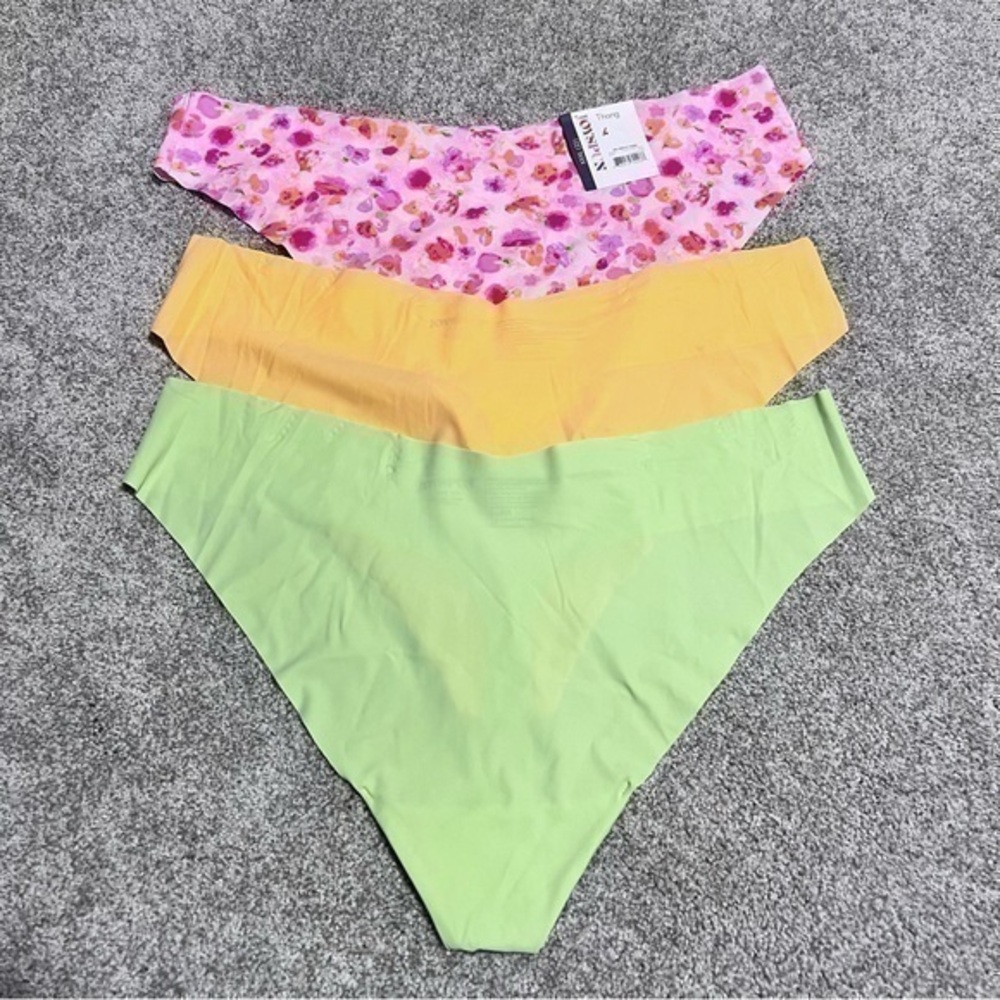NWT Joyspun women’s size XXXL (22) three pack thong panties
